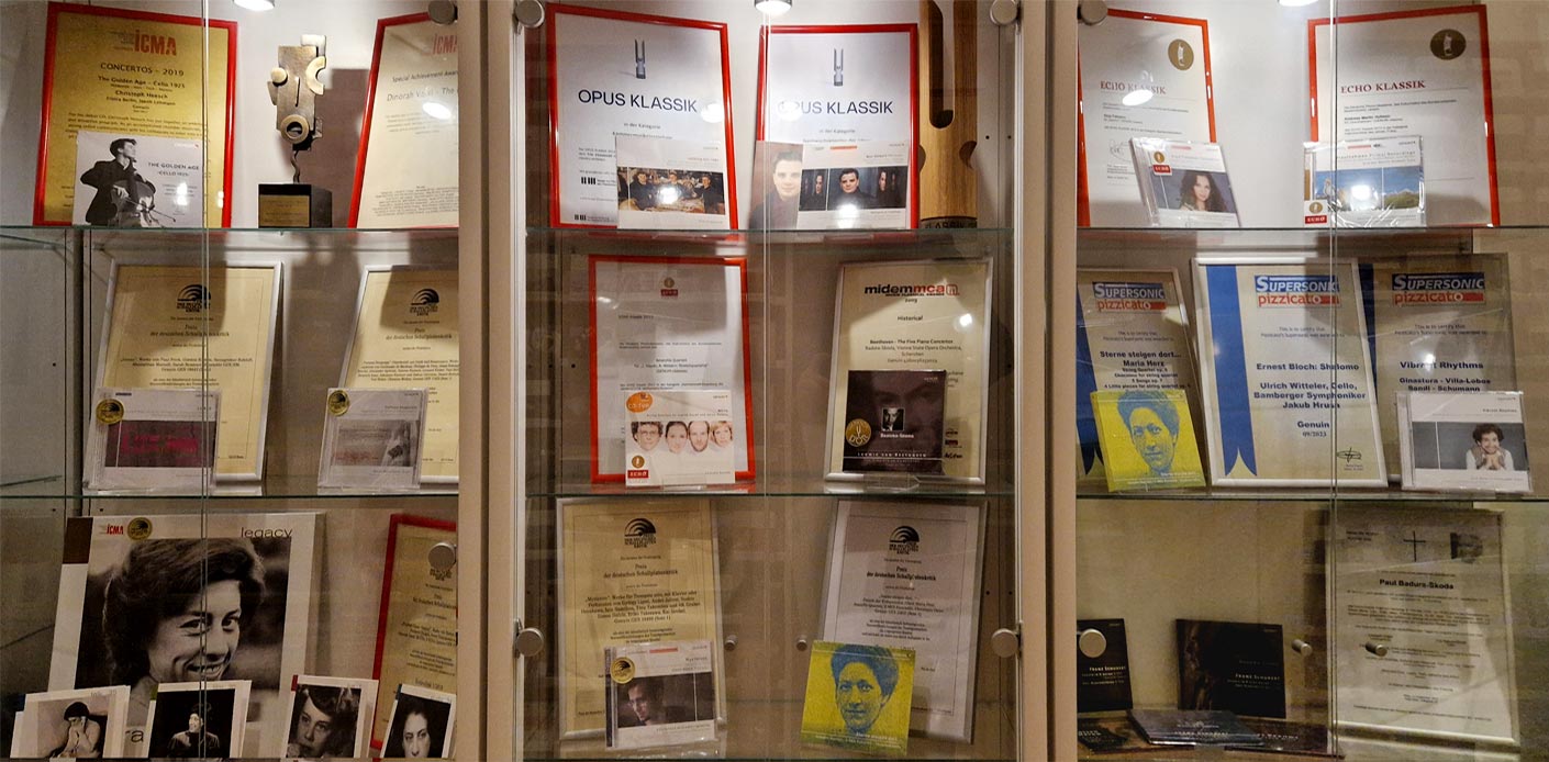 Auswahl an CD-Veröffentlichungen im Handlager in Leipzig