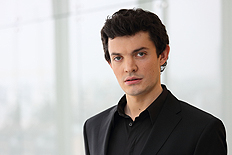 bildArtist photo of Argmann, Maximilian - Tenor