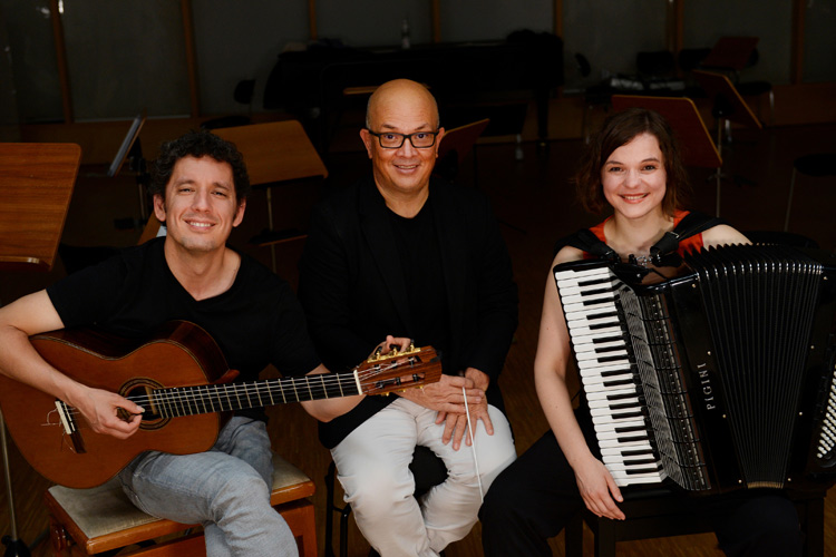 bildArtist photo of Mora, Eddie - Dirigent